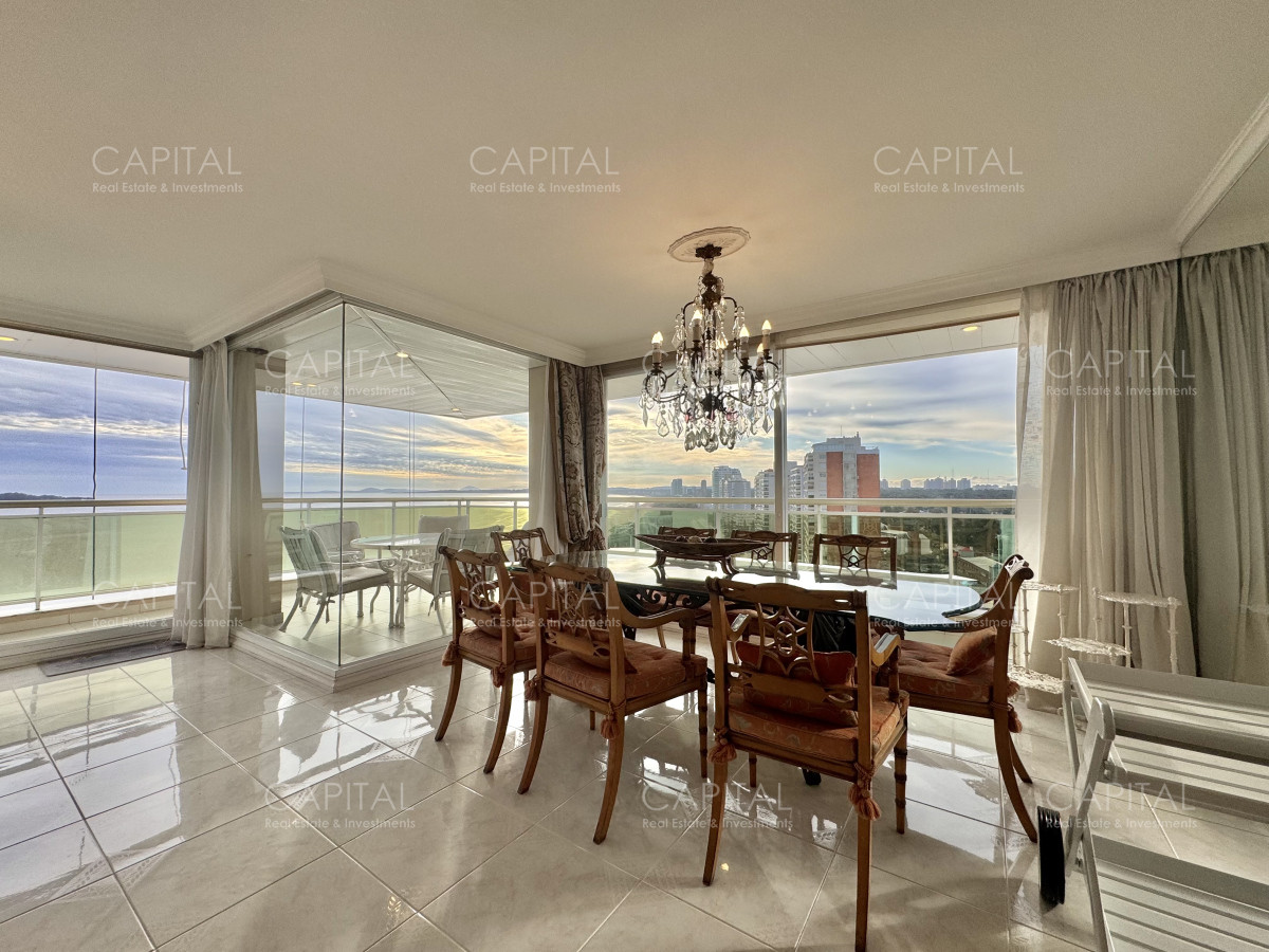 Apartamento ID.38754 - Coral Tower esquinero de tres dormitorios y servicio piso alto en venta