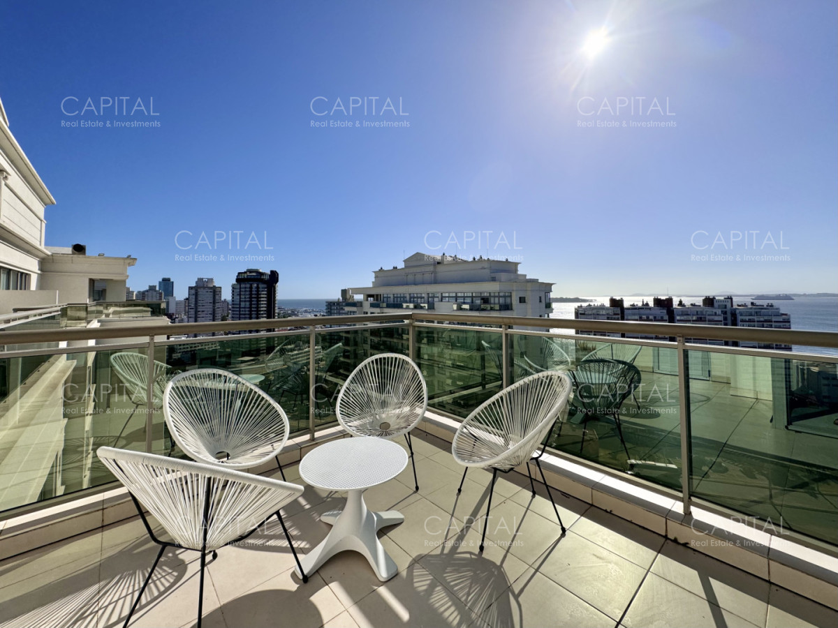 Apartamento ID.39802 - Penthouse Duplex con piscina y parrillero propio frente al Mar, en venta, Punta del Este