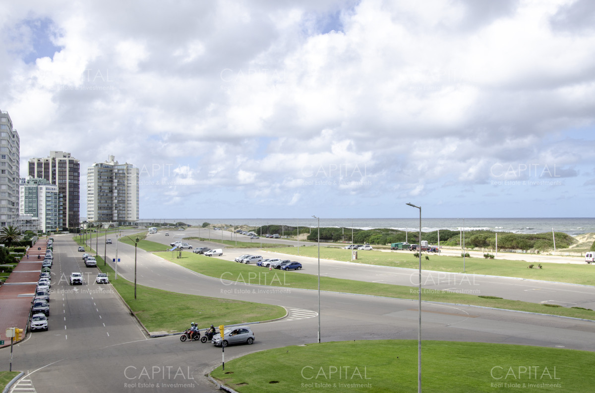 Apartamento ID.37933 - Imperiale Esquinero Departamento en Venta de Tres dormitorios en Playa Brava 
