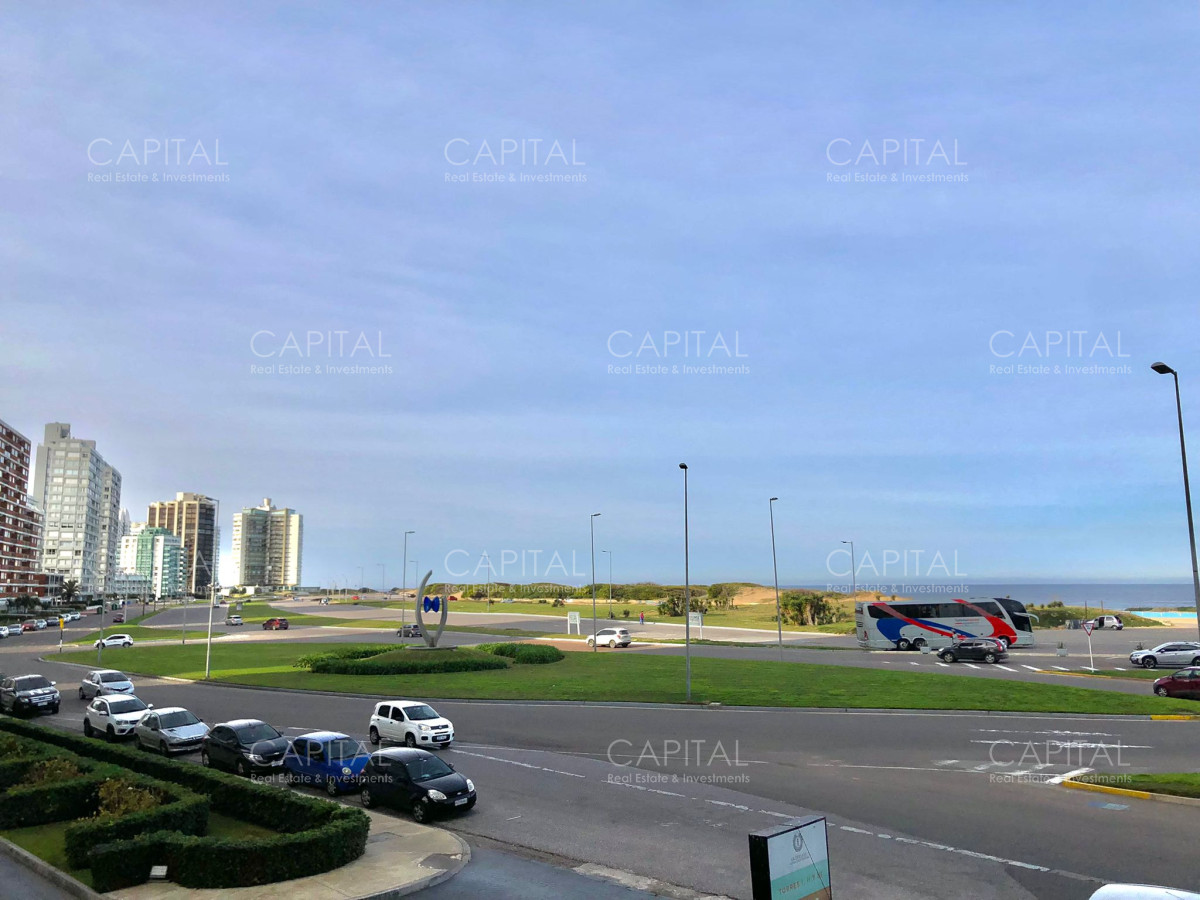 Apartamento ID.33107 - Apartamento de tres dormitorios con vista al mar.