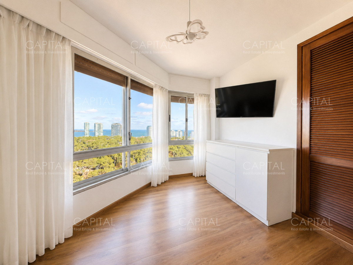 Apartamento ID.36372 - Apartamento de tres dormitorios y dependencia en venta Punta del Este