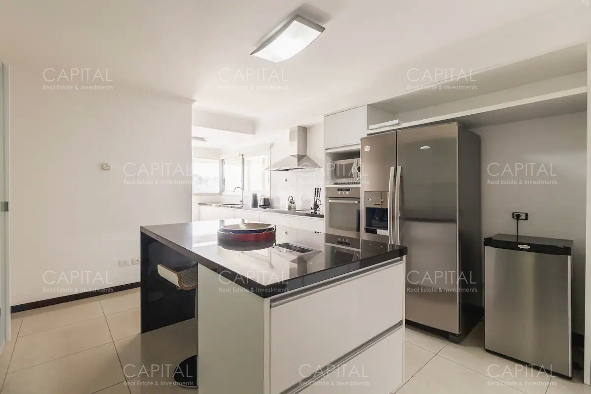 Apartamento ID.33892 - Apartamentoen torre lobos de tres dormitorios en primera linea frente al mar en Playa Brava en Alquiler, Punta del Este