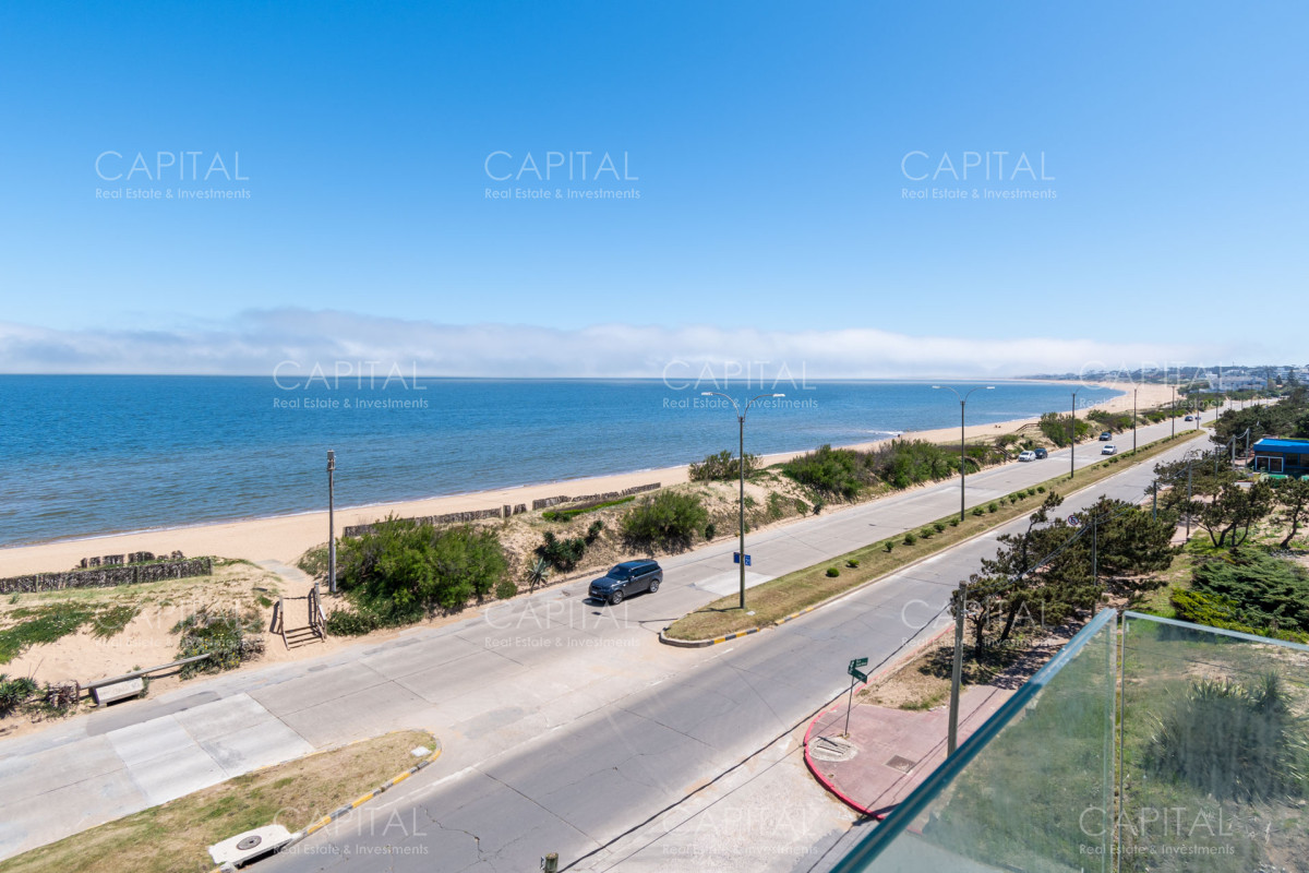 Apartamento ID.29920 - Venta de penthouse sobre la Playa Mansa de tres suites más dependencia y parrillero propio