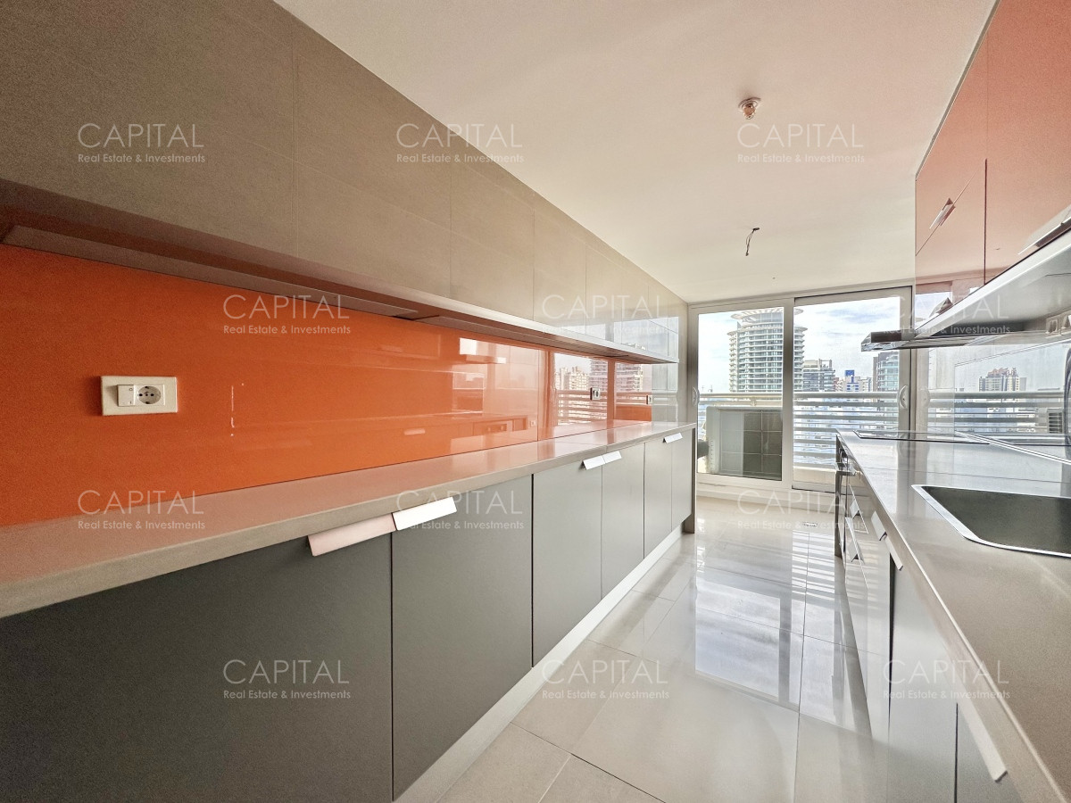 Apartamento ID.31677 - Apartamento de tres dormitorios con vista al mar en venta, Punta del Este.