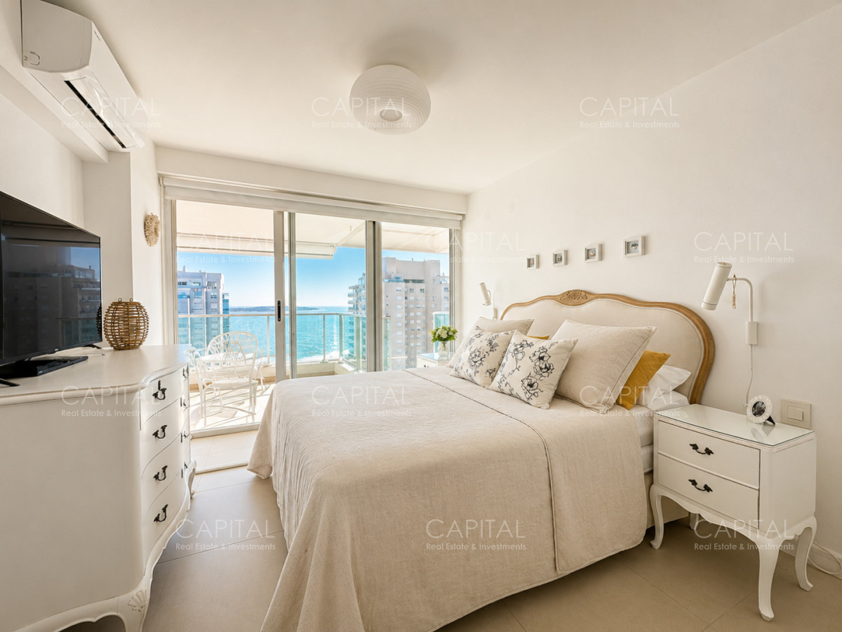 Apartamento ID.40139 - Apartamento en Venta 2 dormitorios, en Playa Mansa con vista al mar