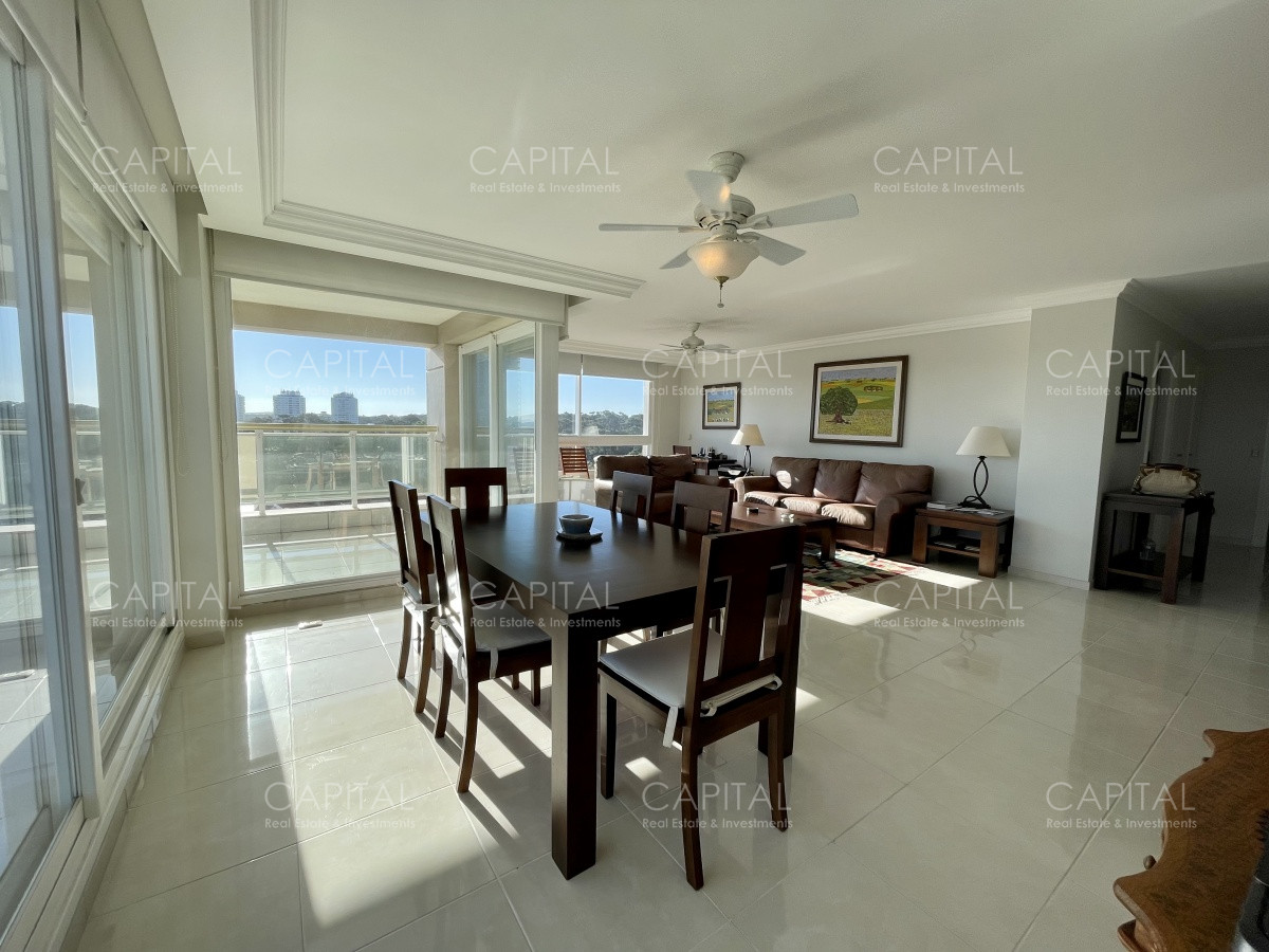Apartamento ID.31040 - Venta de apartamento esquinero Le Jardin Punta del Este