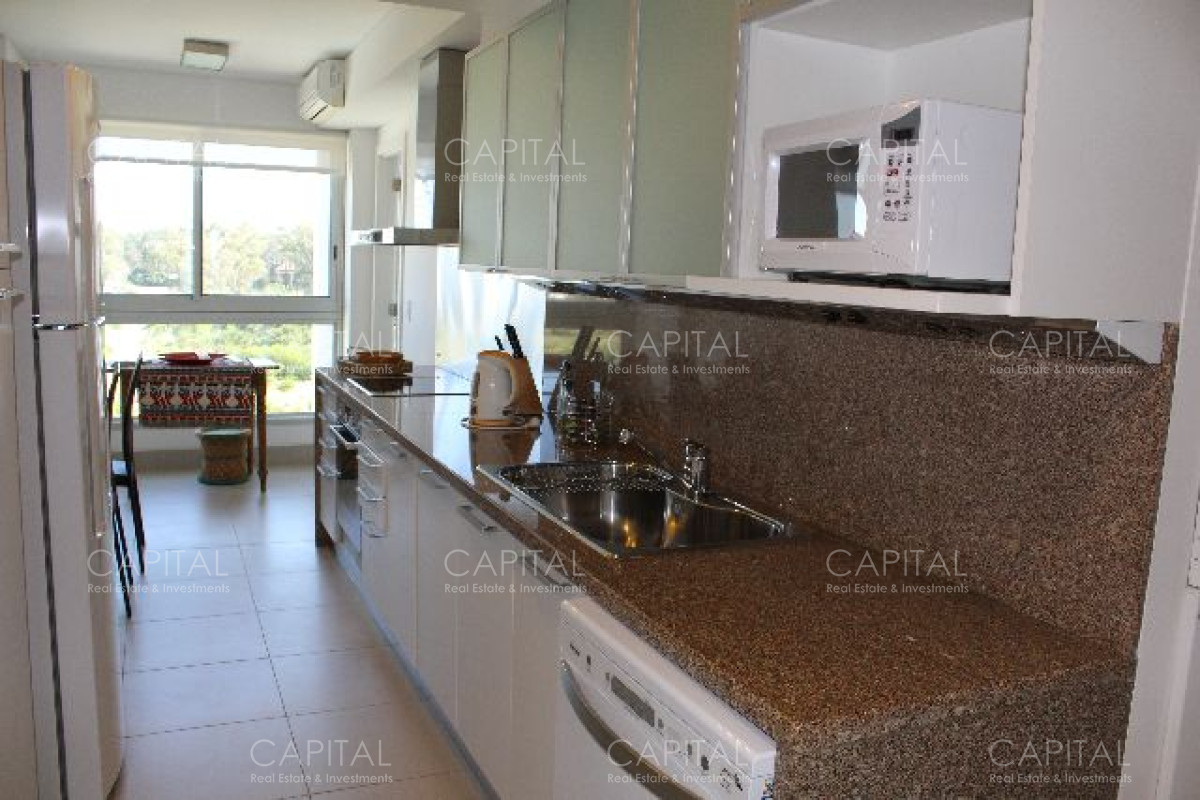 Apartamento ID.27137 - Excelente apartamento de 2 dormitorios en primera línea del mar