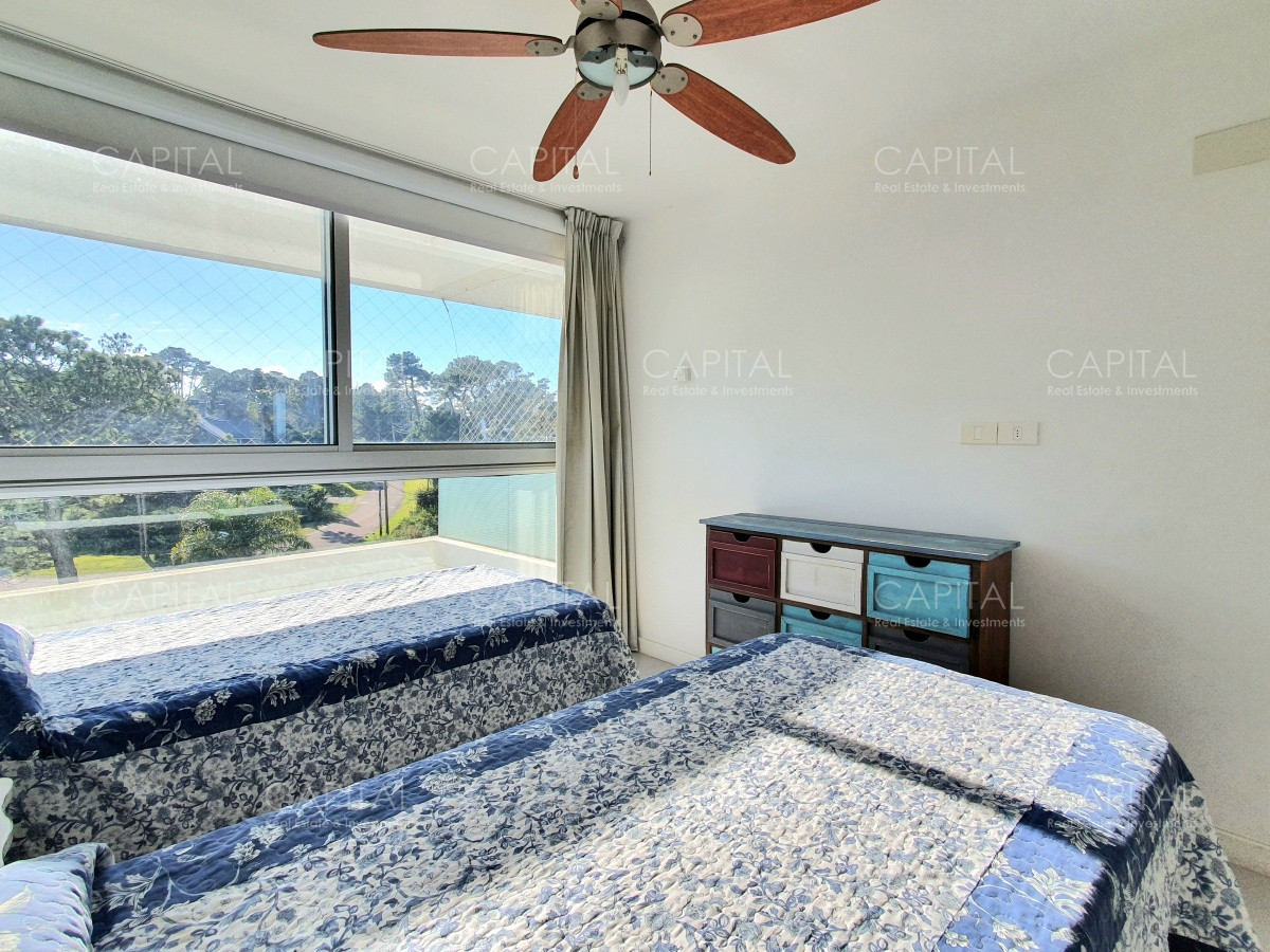 Apartamento ID.32026 - Venta Departamento Primera Línea dos dormitorios y dependencia de servicio en Playa Mansa Punta del Este