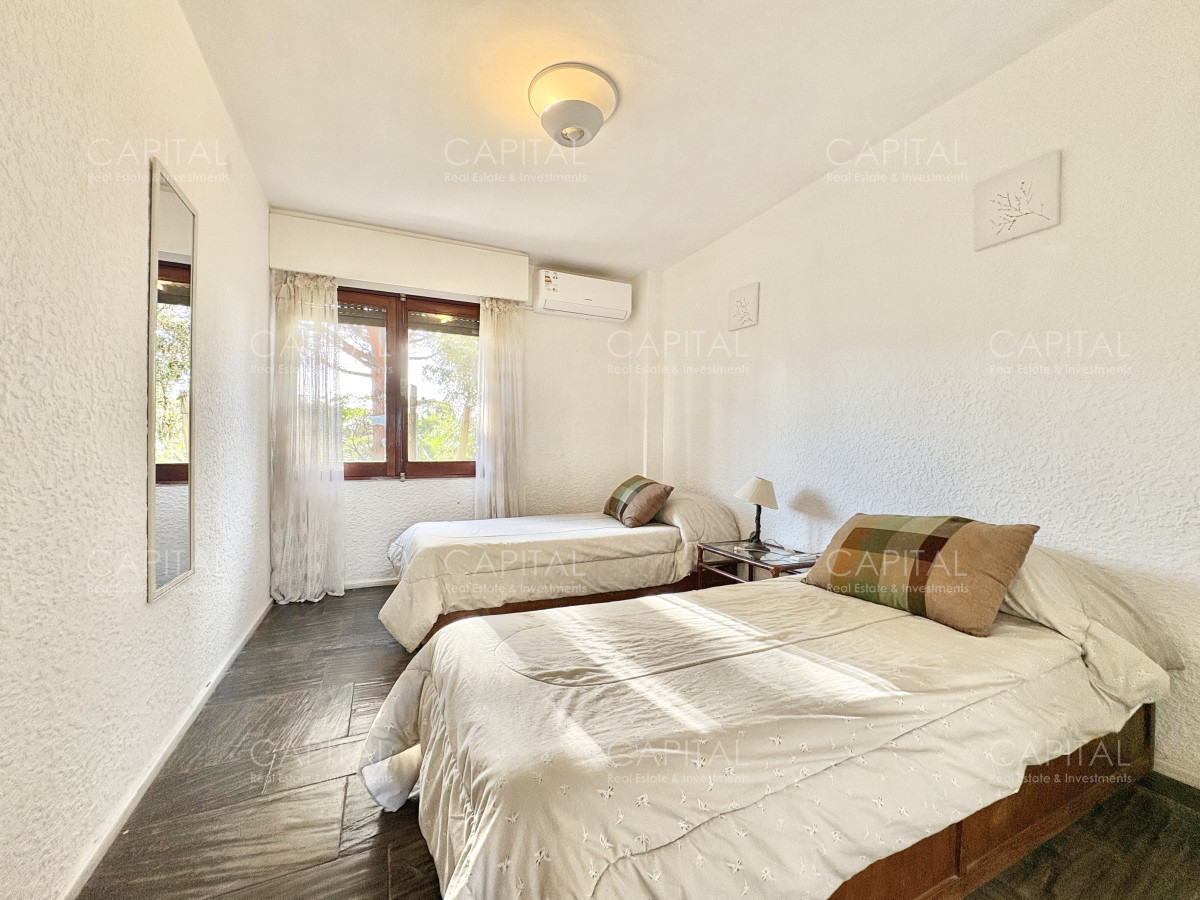 Apartamento ID.27183 - Apartamento reciclado de dos dormitorios frente al mar en Playa Brava en venta