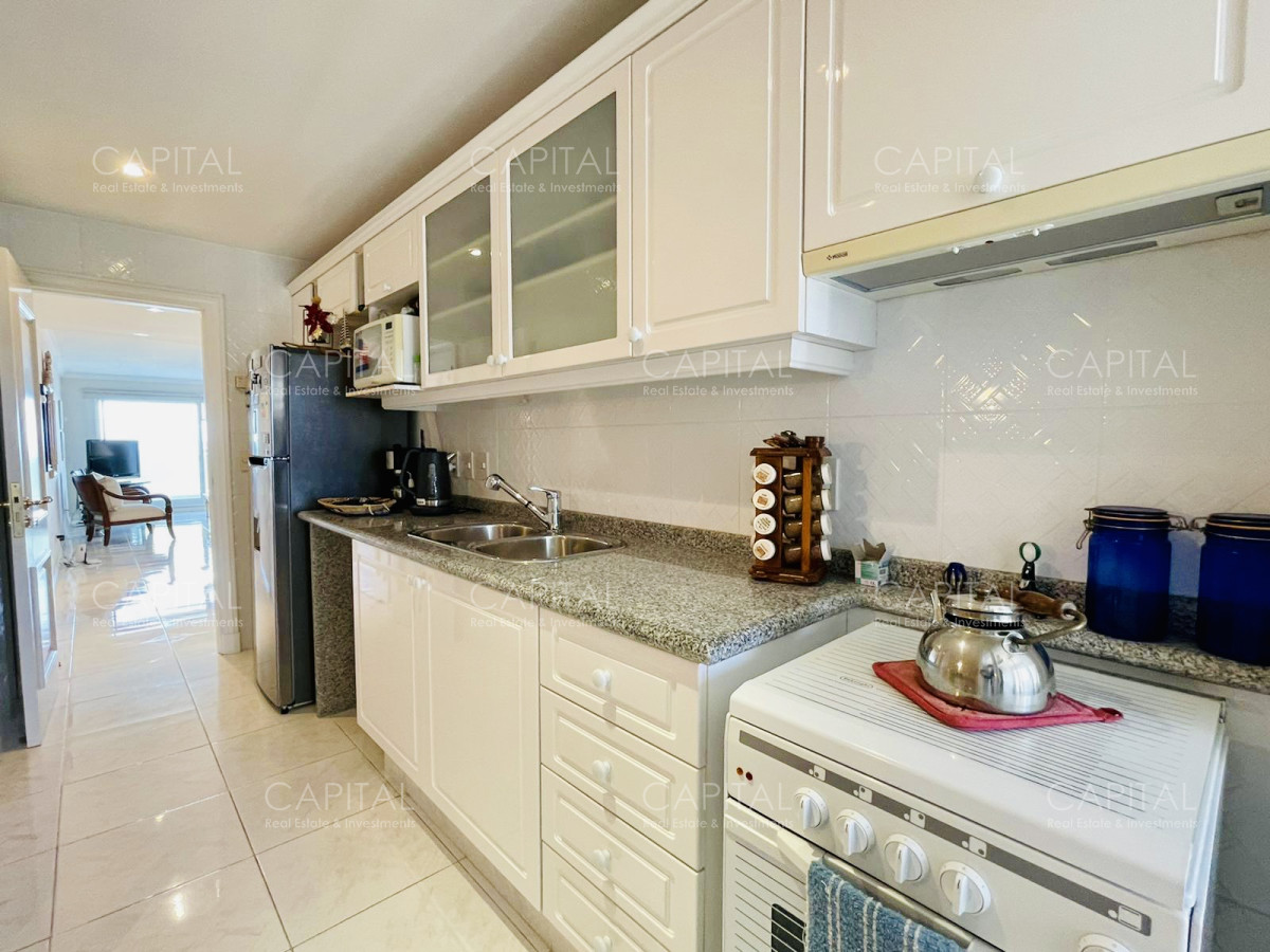 Apartamento ID.31146 - Alquiler temporario de apartamento al frente en edificio de categoría sobre Playa Mansa