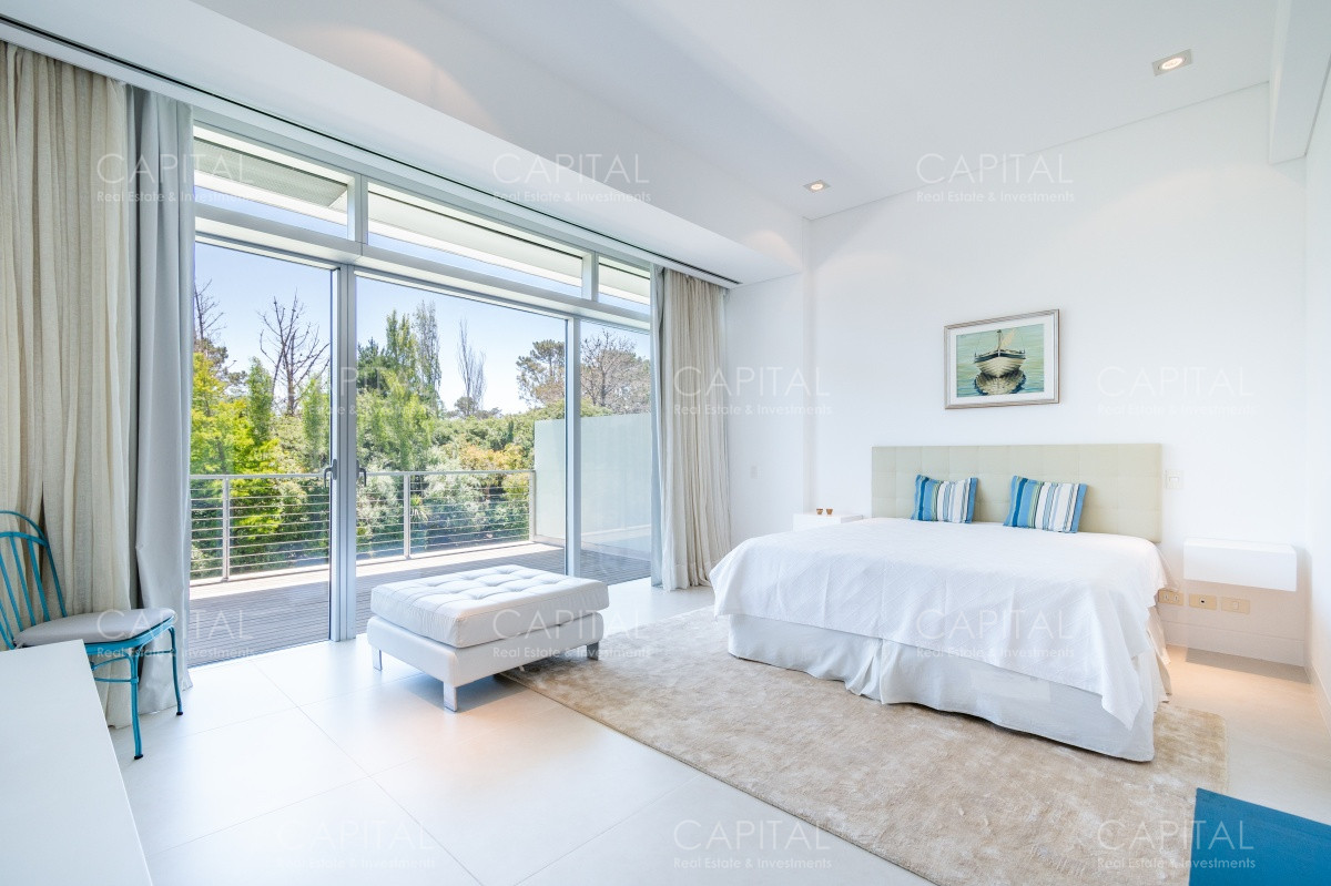 Apartamento ID.30146 - Excelente Apartamento en Acqua Punta del Este Tres suites en Venta en Primera línea, Playa Brava