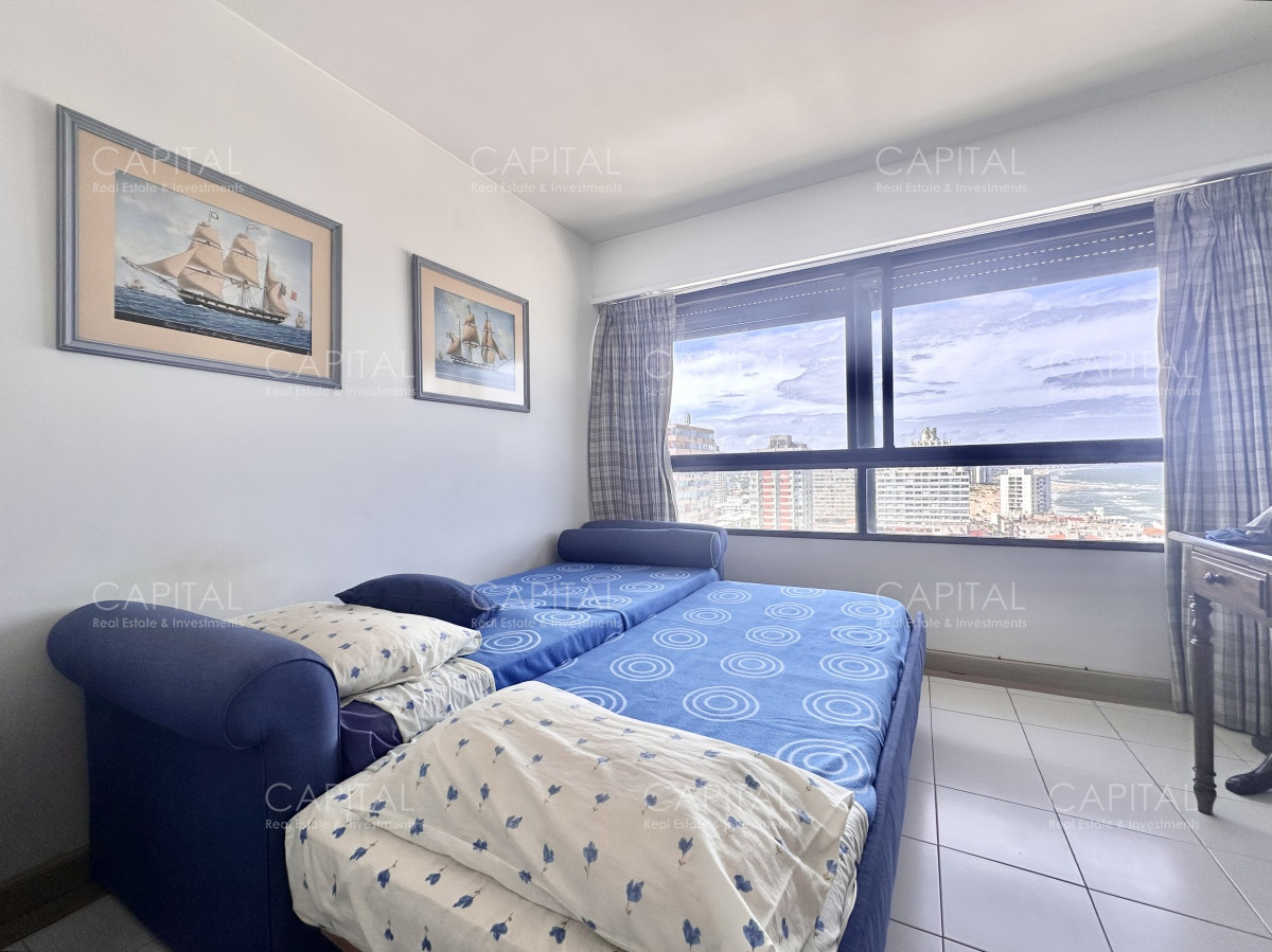 Apartamento ID.35703 - Apartamento de cuatro dormitorios y dependencia en venta, Península, Punta del Este