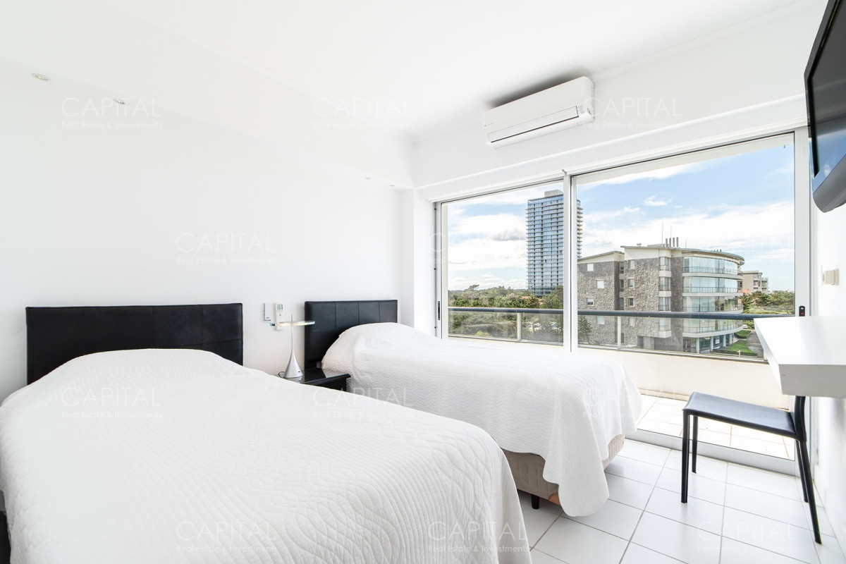 Apartamento ID.24988 - Alquiler Apartamento Frente al Mar Tres Dormitorios y Servicio