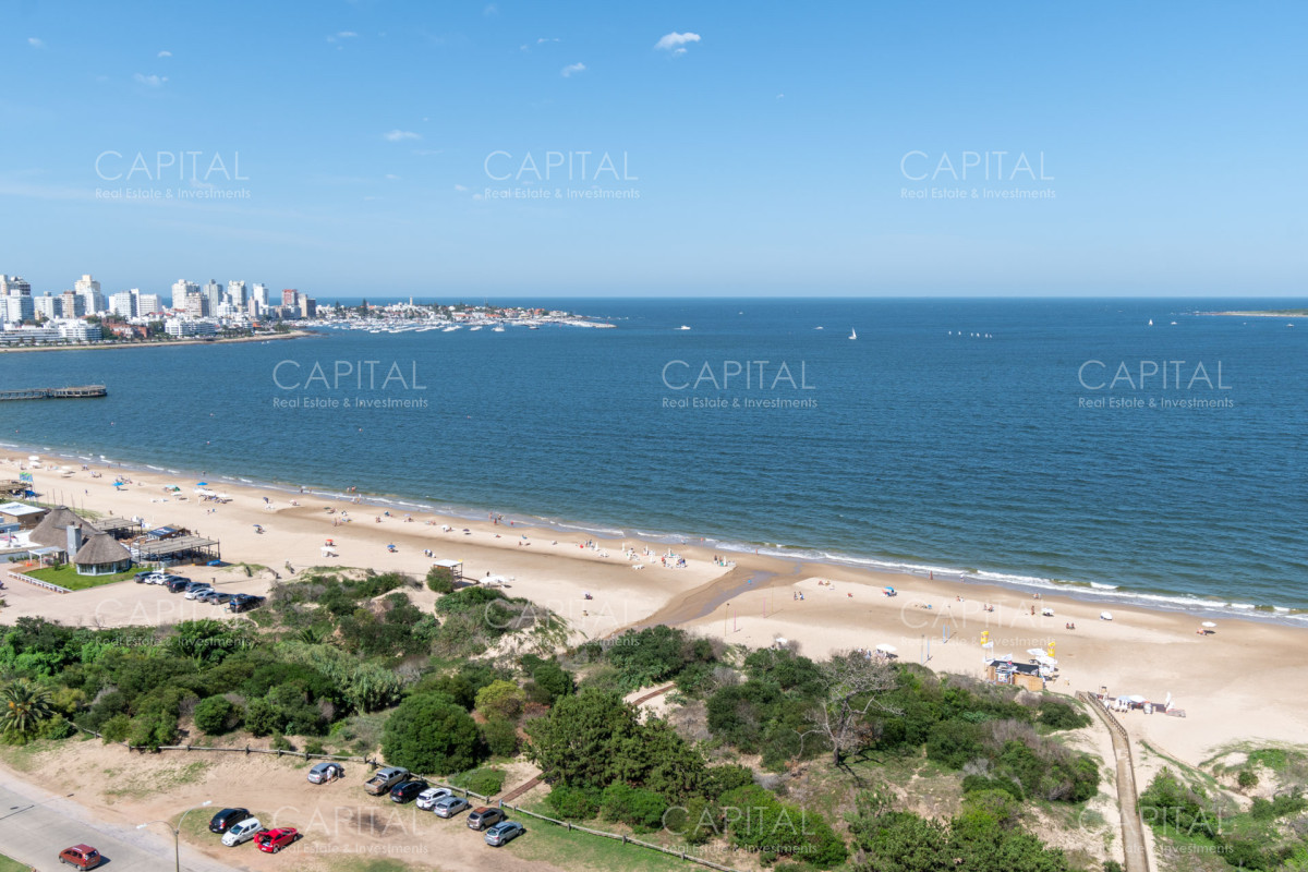 Apartamento ID.30607 - Penthouse de Cuatro Dormitorios frente al Mar - Venta Playa Mansa