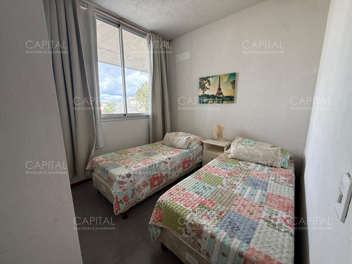 Apartamento ID.40377 - Departamento dos dormitorios en Manantiales en Alquiler con vista al mar y terraza.