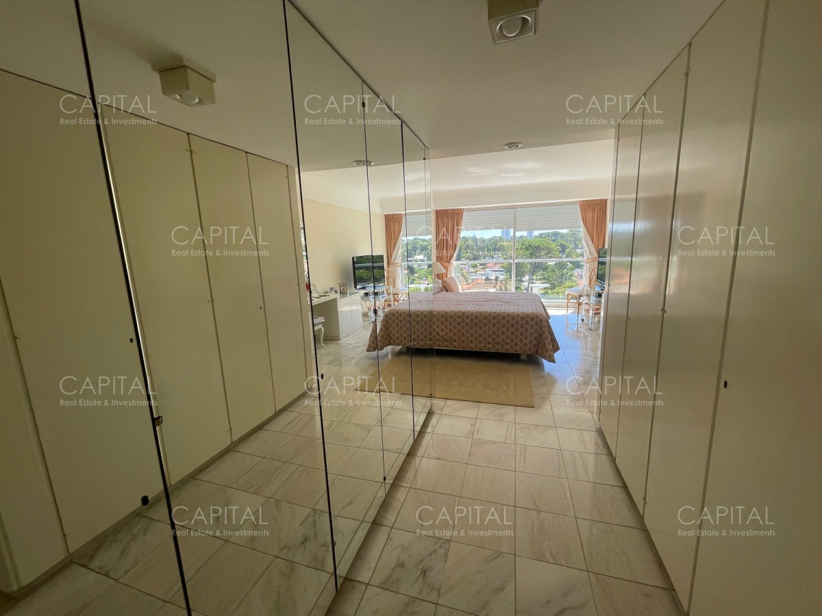 Apartamento ID.36605 - Excepcional semipiso Torre de Categoria frente a Playa Mansa