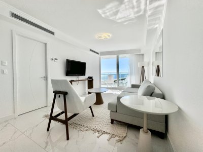 Paramount Tower de dos dormitorios frente al mar en Venta, Playa Mansa Punta del este