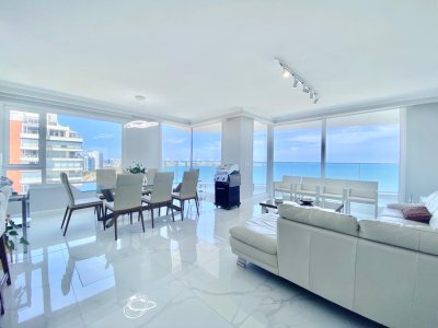 Paramount esquinero de tres dormitorios en suites mas dependencia con baño en Paramount Smart Tower en Venta