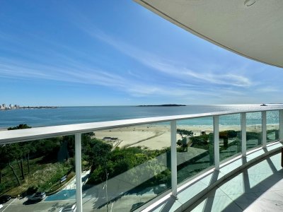 Paramount De Tres Dormitorios En Suites + Dependencia En Alquiler