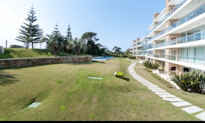 Apartamento en venta en Punta del Este en  edificio con excelentes amenities