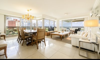 Imperiale Esquinero Departamento en Venta de Tres dormitorios en Playa Brava