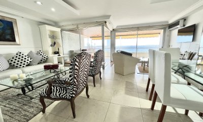 APARTAMENTO EN VENTA EN EDIFICIO ESPIGON FRENTE AL PUERTO