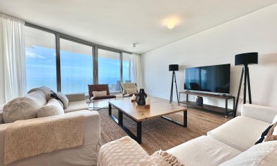 Apartamento primera linea de tres dormitorios en Playa Brava,Punta del Este - Trump Tower en Venta