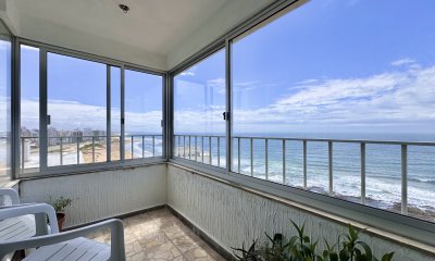 Apartamento de tres dormitorios y dependencia en Venta Punta del Este