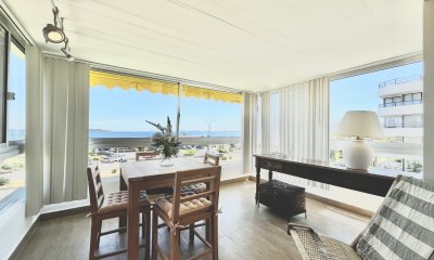 Excelente apartamento reciclado frente al mar en Playa Mansa