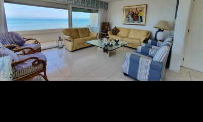 Venta apartamento duplex cuatro dormitorios frente al mar península Punta del Este