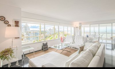 Venta De Apartamento Con 3 dormitorios En Primera Fila Playa Brava, Punta Del Este