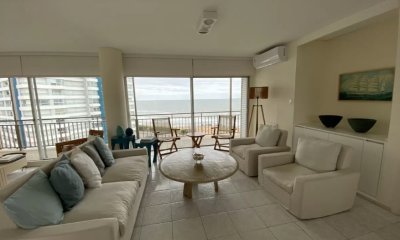 Venta de apartamento en primera fila de playa brava, Punta Del Este