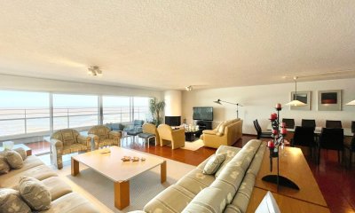 Apartamento Frente al Mar Grande 4 Dormitorios Semireciclado