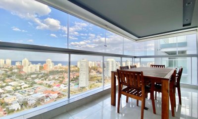 Penthouse Duplex de tres dormitorios en venta, Punta del Este