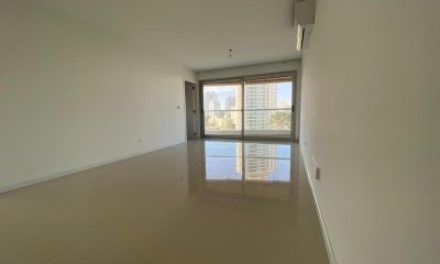 Apartamento en venta en excelente estado. Torre nueva con servicios a pasos de la Playa