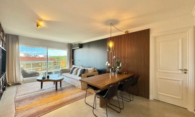 Coral Tower de tres dormitorios en venta Playa Mansa primera fila