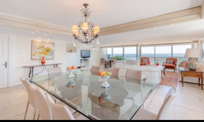 Penthouse de Cuatro Dormitorios frente al Mar - Venta Playa Mansa