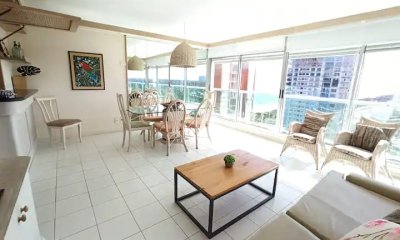 Venta de excelente apartamento dos dormitorios Playa Mansa