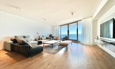 Apartamento esquinero de tres y dependencia piso alto en Trump Tower en Venta