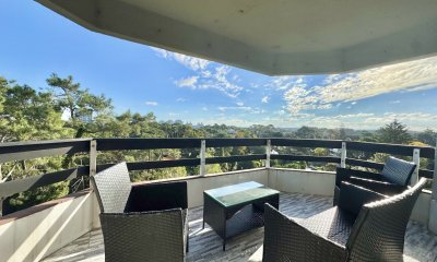 Apartamento en Venta Reciclado de 3 dormitorios y servicio, Roosevelt.
