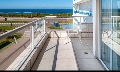 Apartamento de Tres Dormitorios Frente a Playa Brava