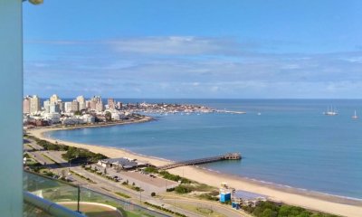 Apartamento de tres suites y dependencia con vista al mar Punta del Este.