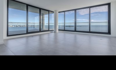 Penthouse en edificio Venetian Playa Mansa en Venta