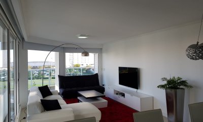 Excelente departamento en venta - Playa Mansa Casino Tower Punta del Este