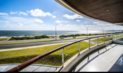 Apartamento Primera Fila Playa Mansa + Venta