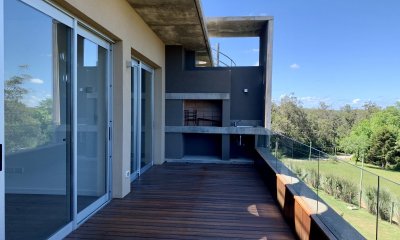 Departamento penthouse en venta de dos suites en Punta Ballena