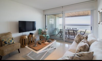 Excelente Apartamento de Tres Dormitorios con Vista a Playa Brava
