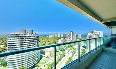 Apartamento de tres dormitorios en venta en Roosevelt, Punta del Este