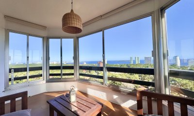 Apartamento de tres dormitorios y dependencia en venta, Punta del Este