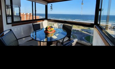 Apartamento de tres dormitorios frente al mar playa Brava Punta del Este